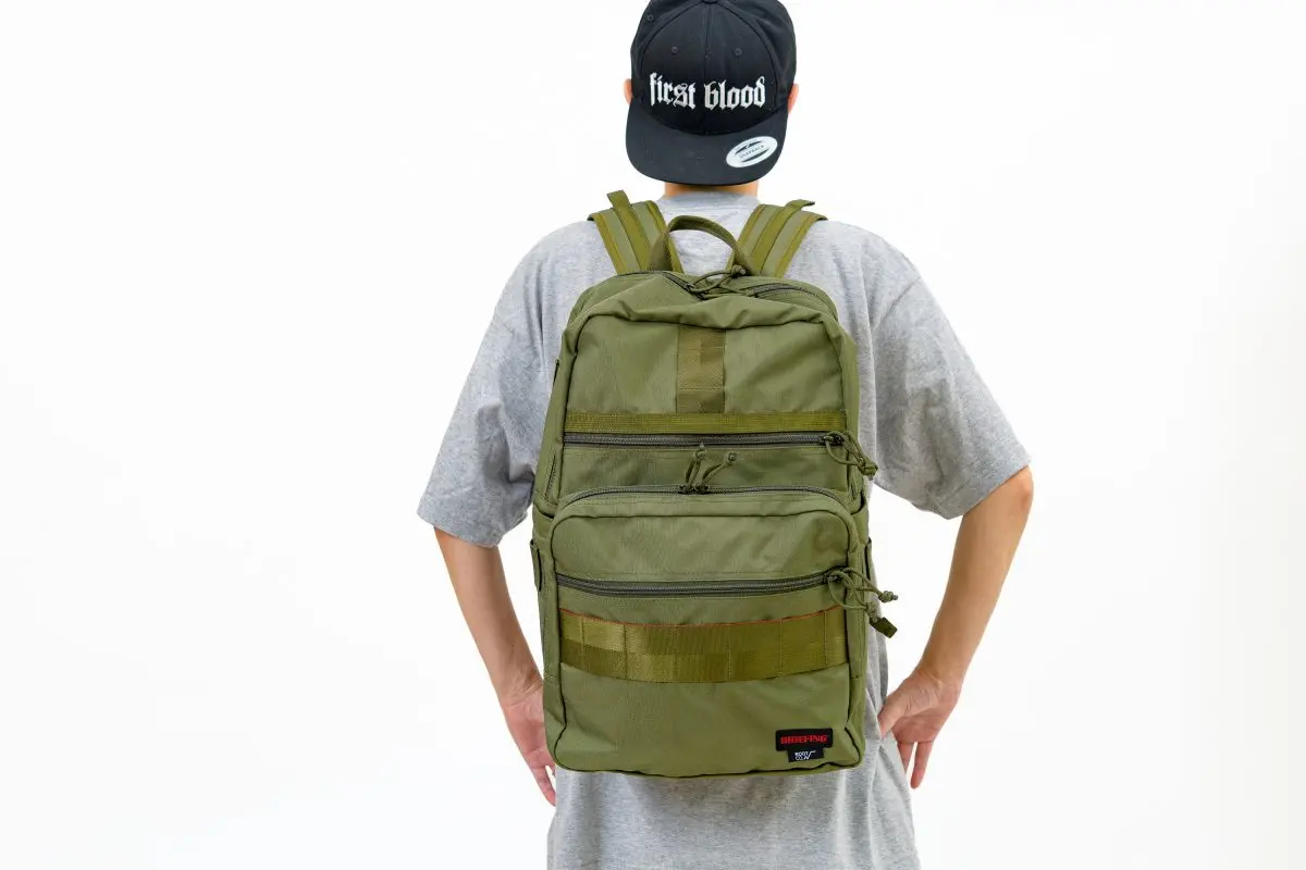 BRIEFING × ROOT CO. SLIM PACK」は、ギアの外付け用ループやポケット