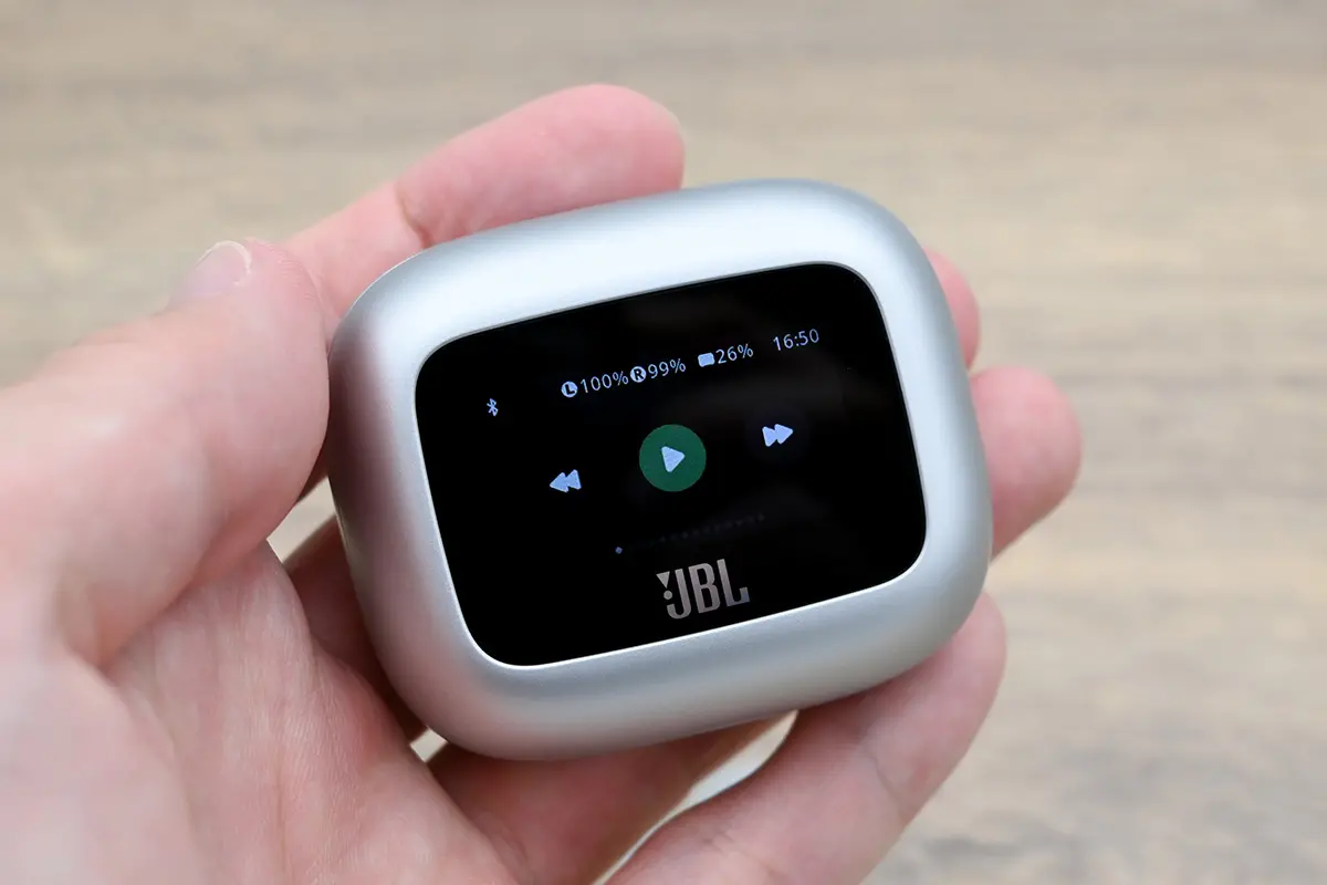 JBLの完全ワイヤレスイヤホン「LIVE BEAM 3」「LIVE BUDS 3」は